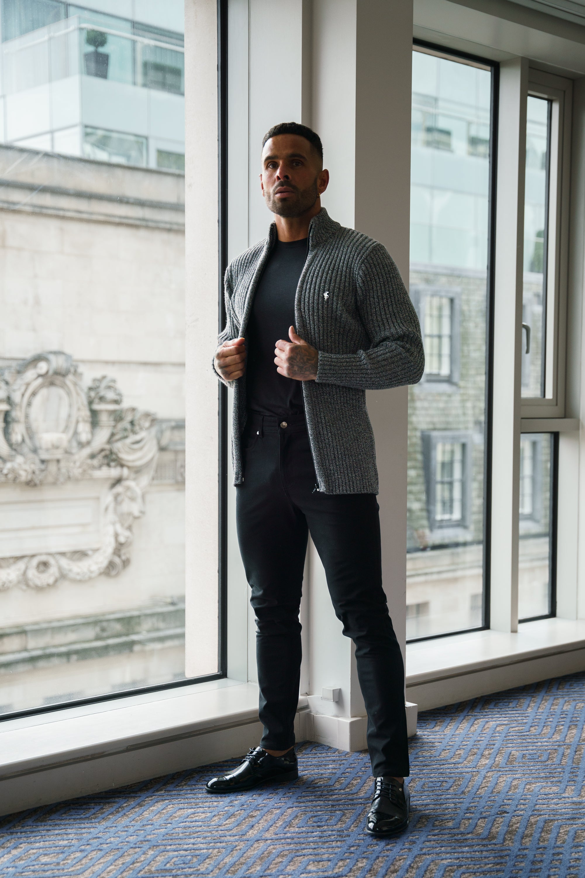 Chunky Black / White Two Tone Ribbed Zipped Cardigan - FSJ073