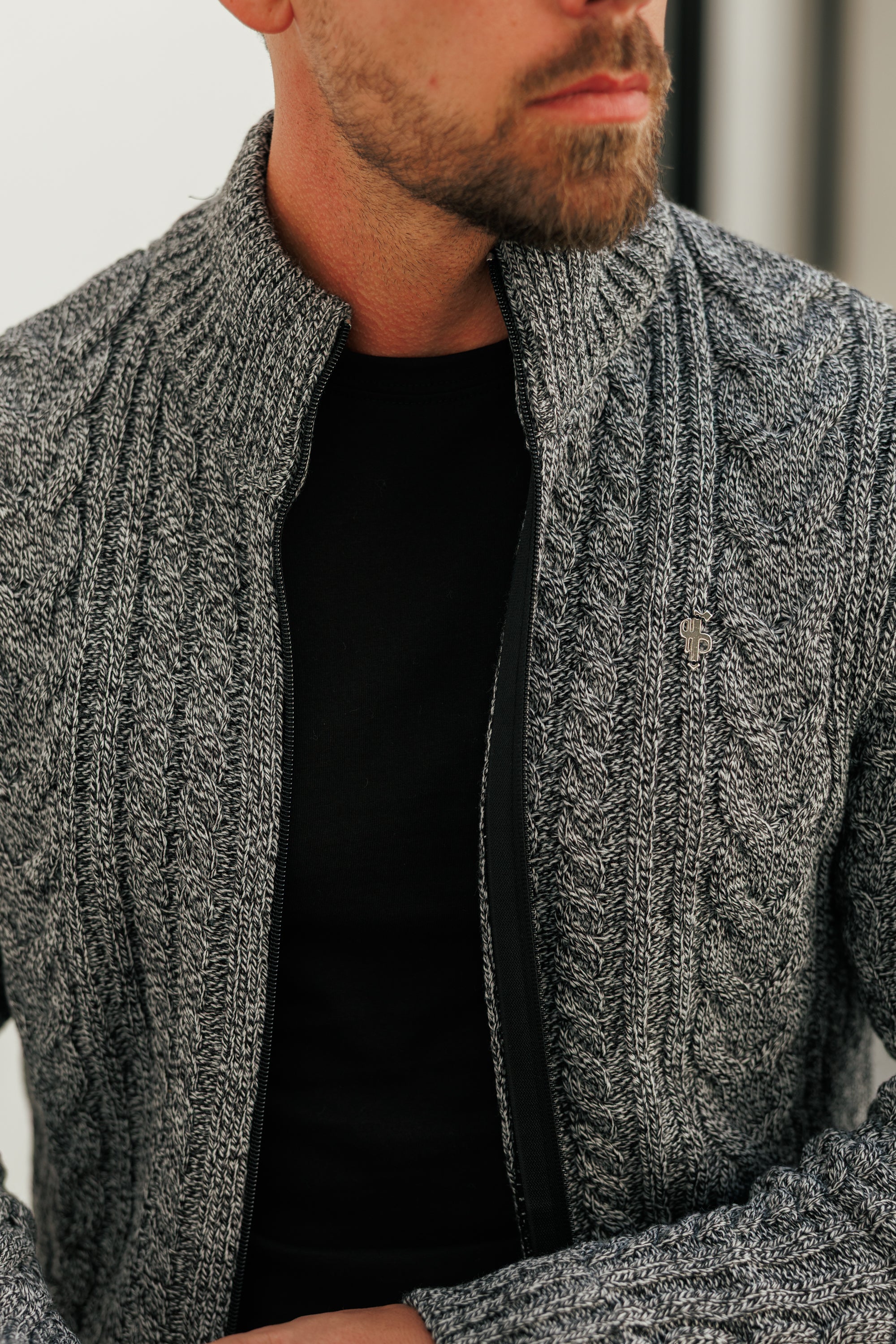Chunky Zipped Cardigan Black / White Two Tone - FSJ145
