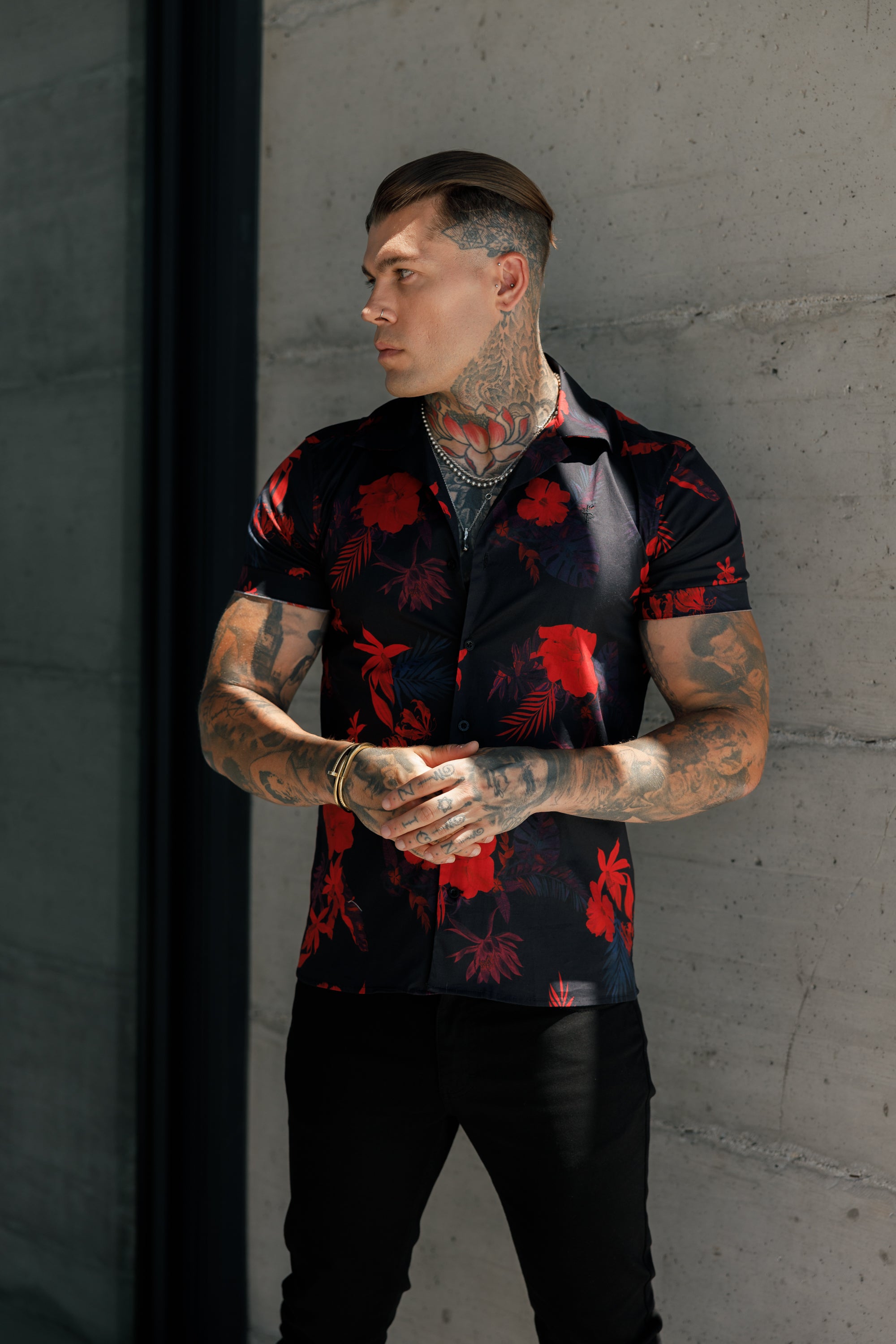 Hawaiian Boxy Black / Red Floral Print Stretch with Revere Collar Short Sleeve - FS994