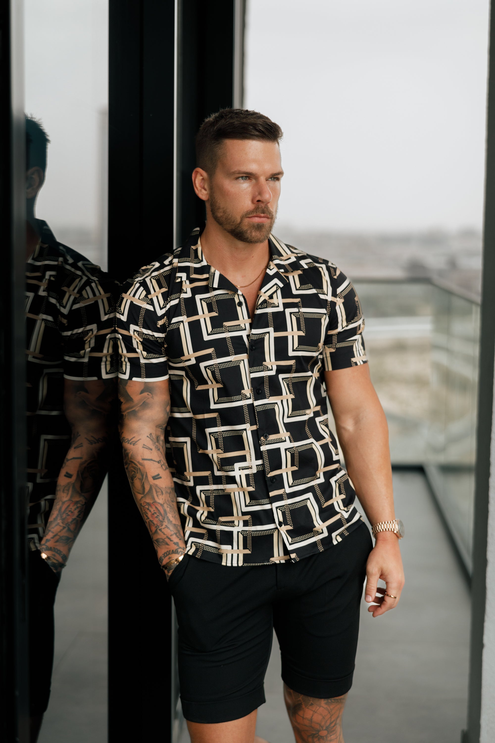 Hawaiian Boxy Black / Cream Interlinked Square Print Stretch with Revere Collar Short Sleeve - FS997