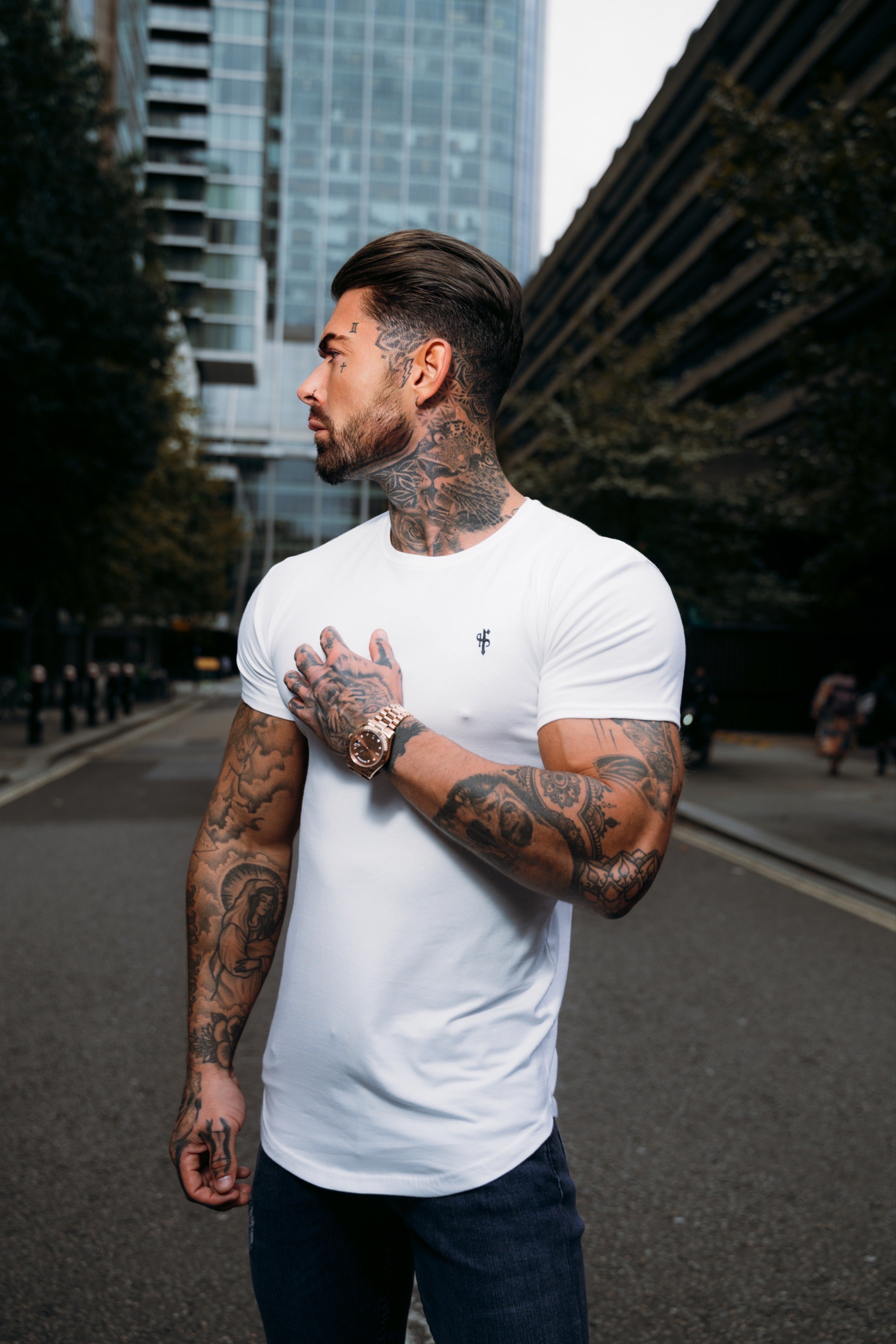 Classic White / Black Curved Hem Crew T Shirt - FSH924