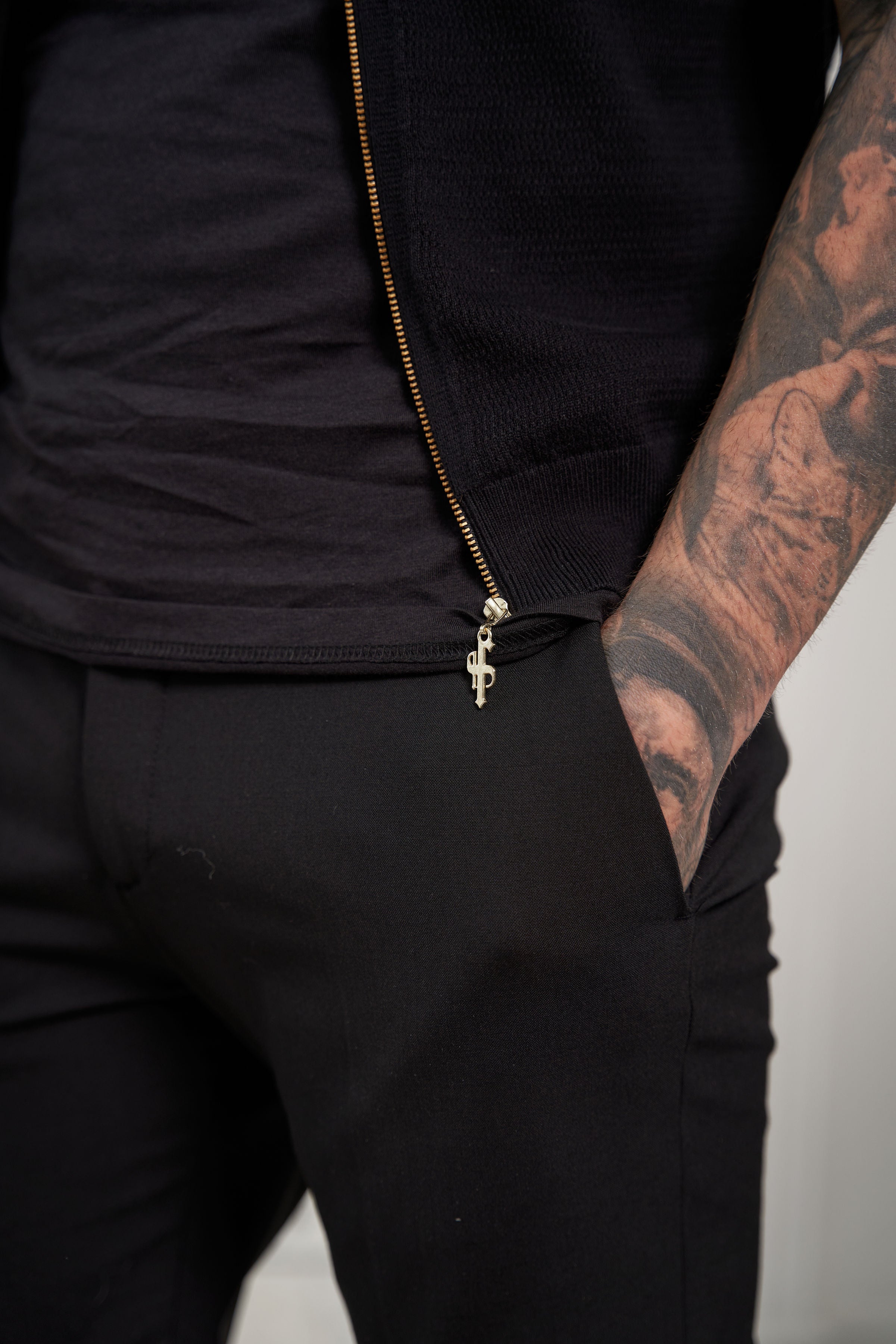 Classic Knitted Textured Design With Full Length Zip Black Short Sleeve - FSN151