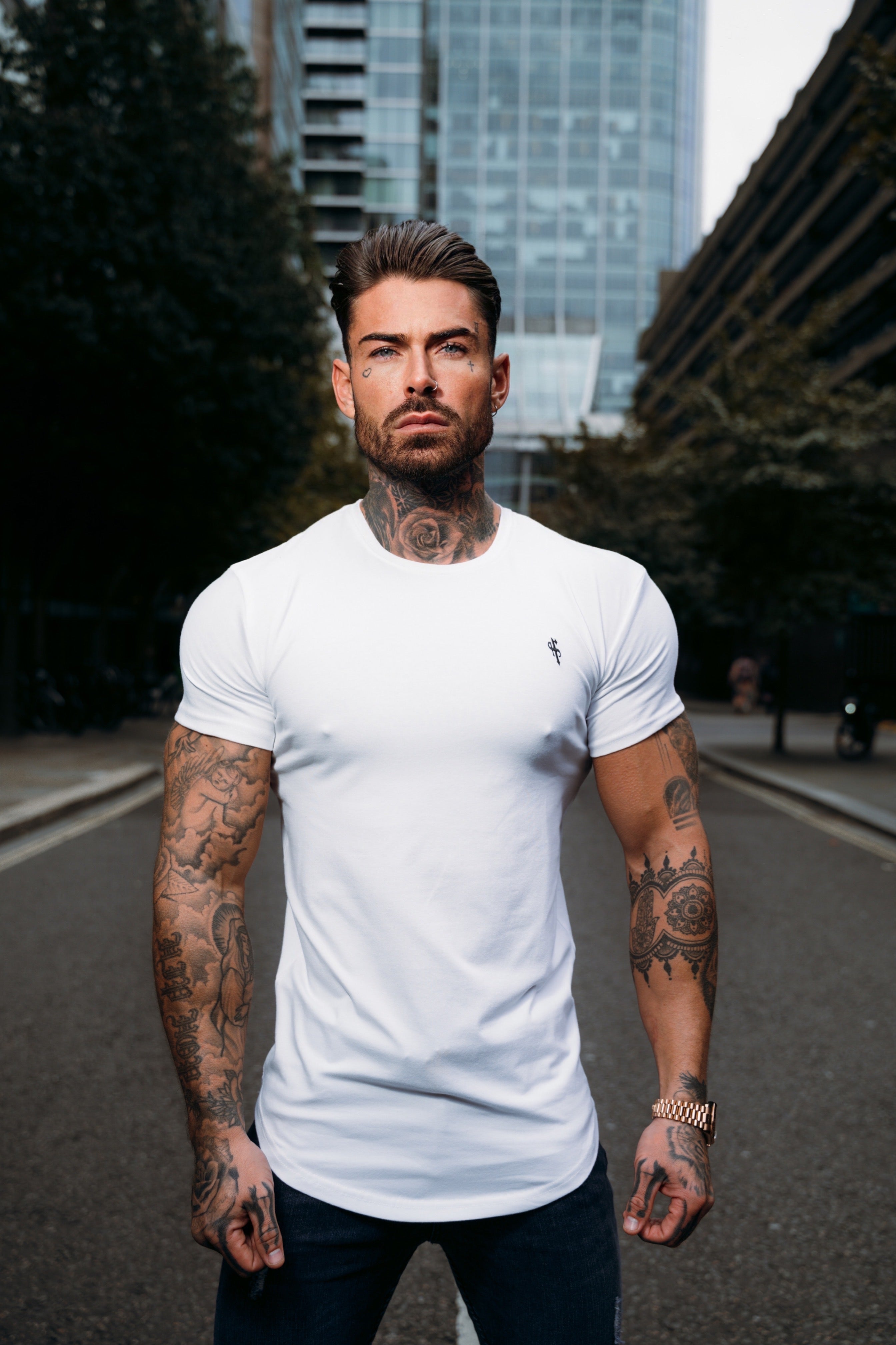 Classic White / Black Curved Hem Crew T Shirt - FSH924