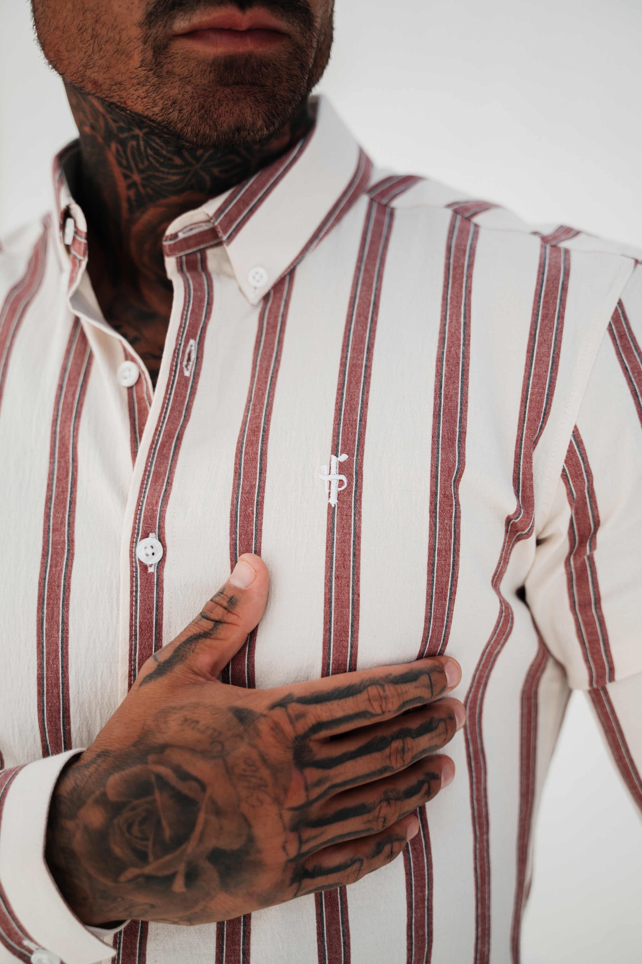 Super Slim Stretch Off White / Burgundy Woven Stripe Long Sleeve Sleeve with Button Down Collar - FS973