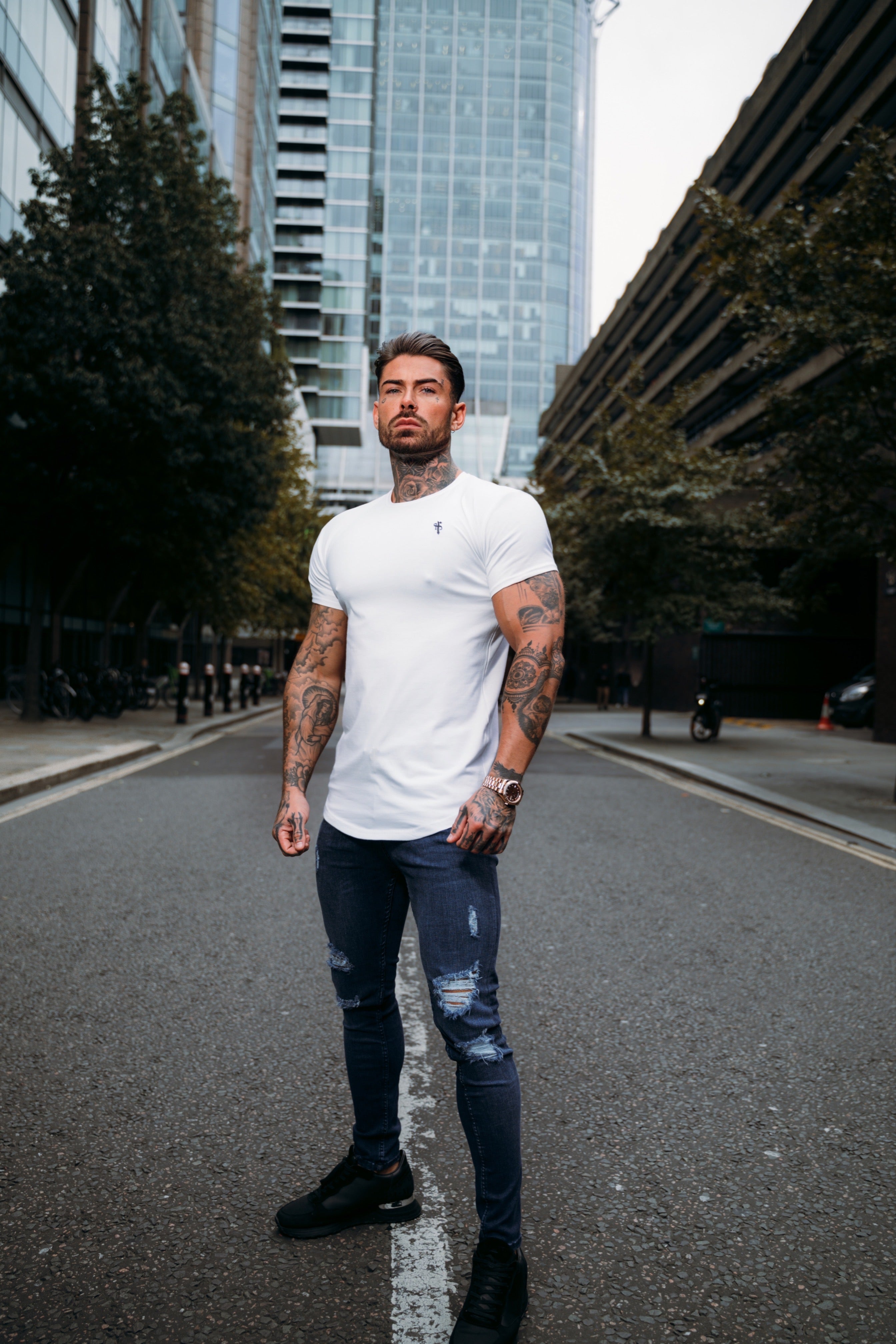 Classic White / Black Curved Hem Crew T Shirt - FSH924