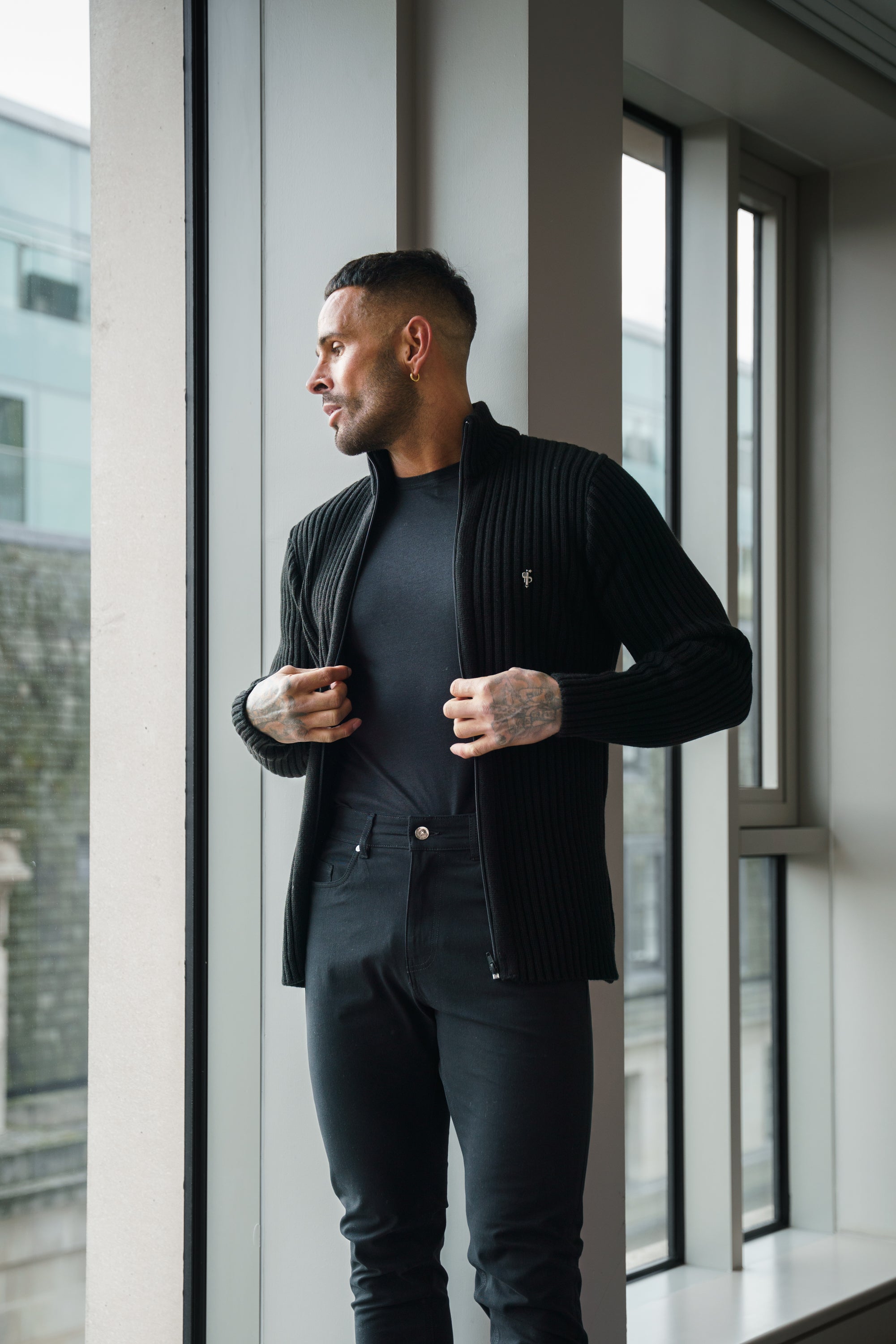 Chunky Black Ribbed Zipped Cardigan - FSJ068