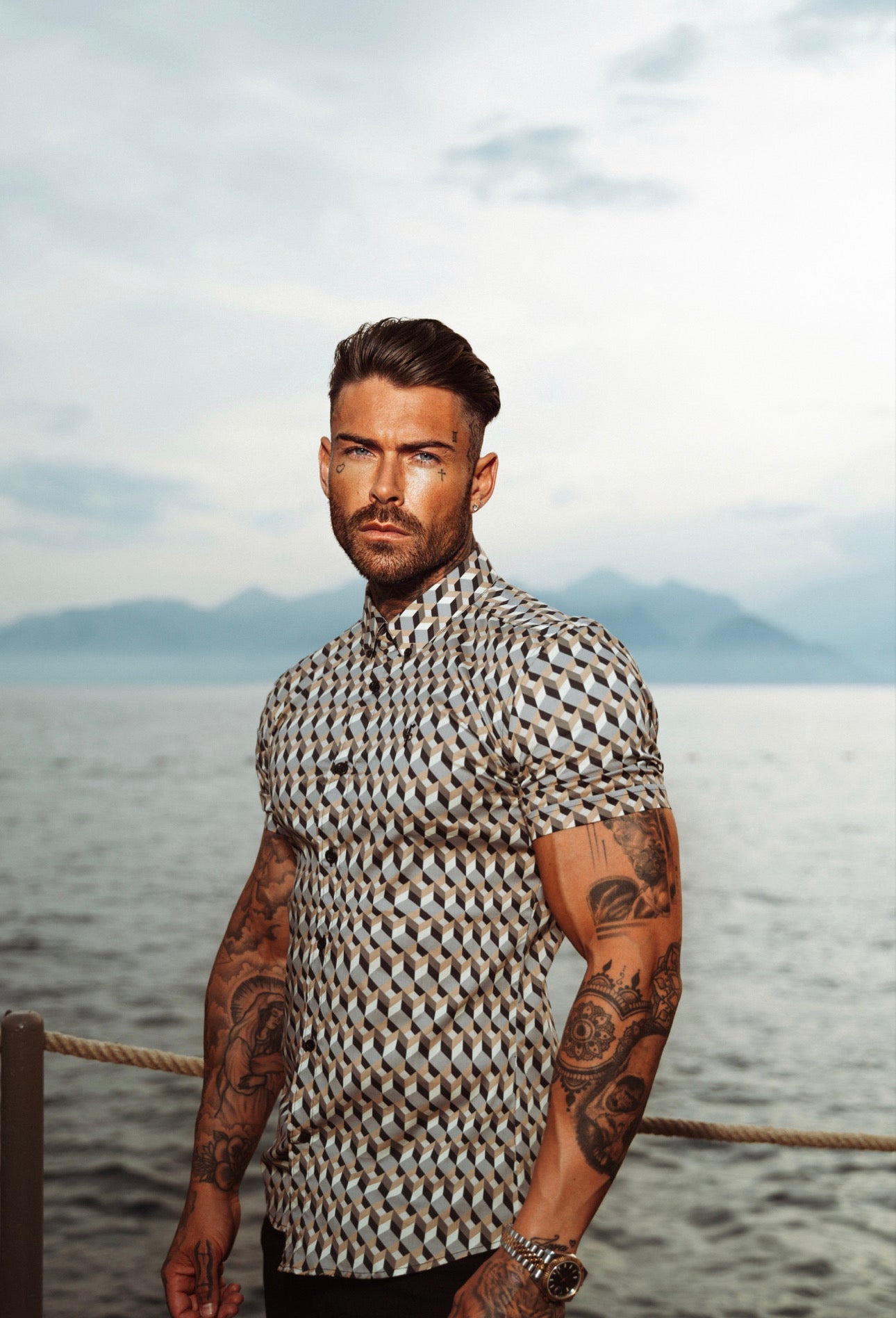 Super Slim Stretch Large Print Short Sleeve with Button Down Collar
