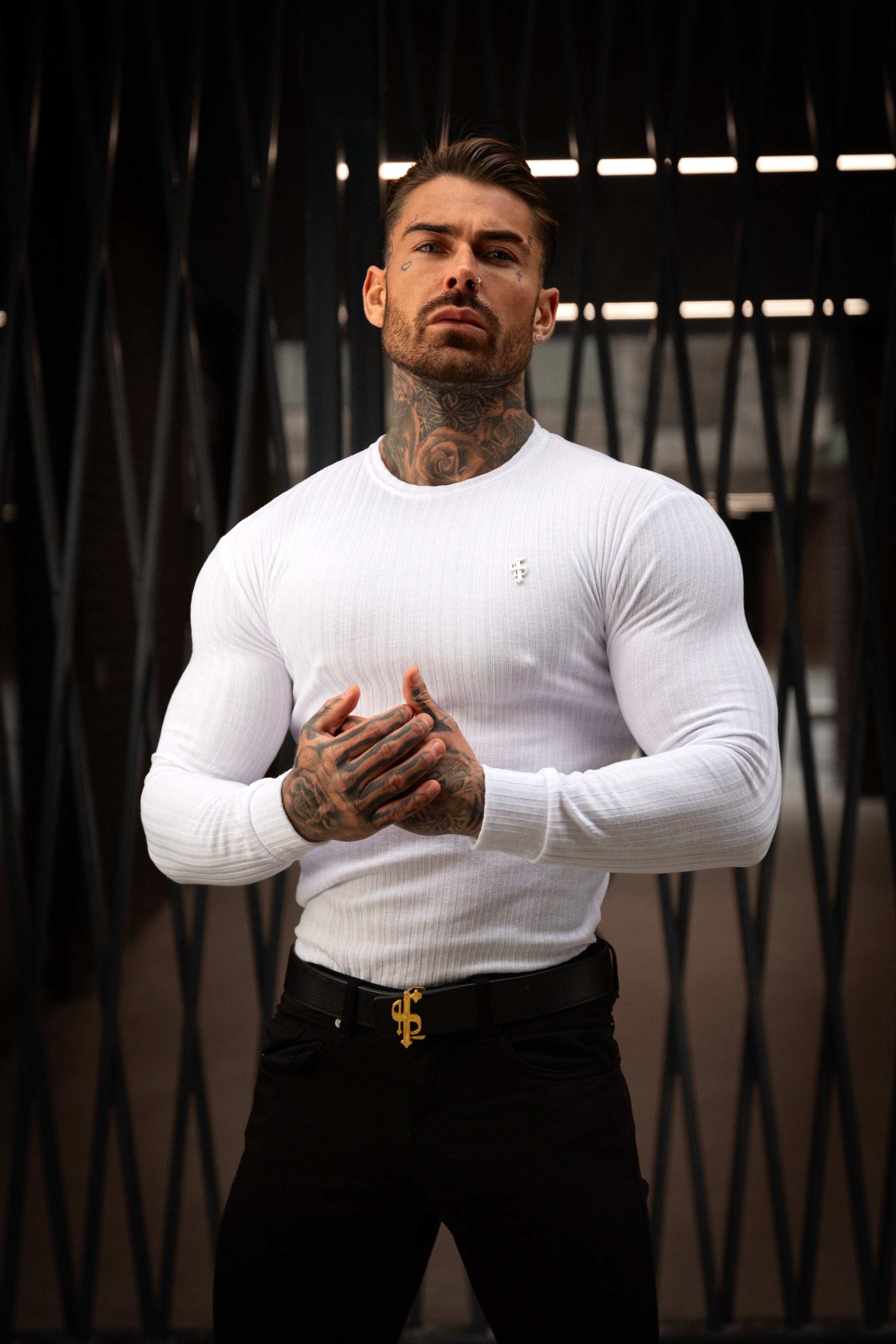Classic White Ribbed Knit Jumper With Silver Metal Emblem - FSH943