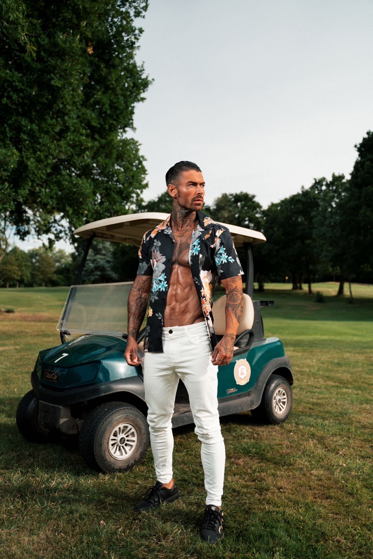 Hawaiian Boxy Black Lily Stretch Print with Revere Collar Short Sleeve - FS946