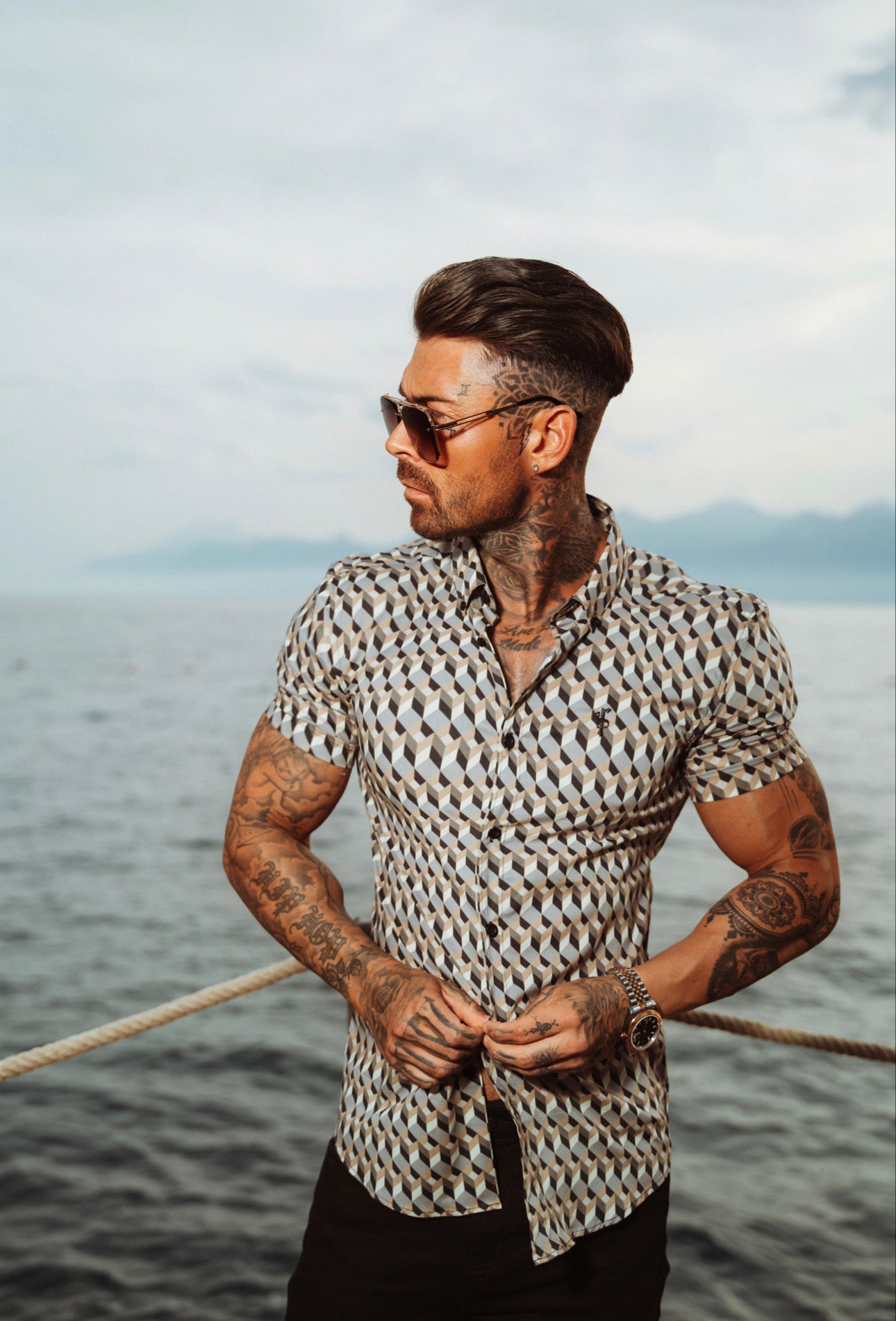 Super Slim Stretch Grey / Beige Chevron Print Short Sleeve with Button Down Collar - FS905