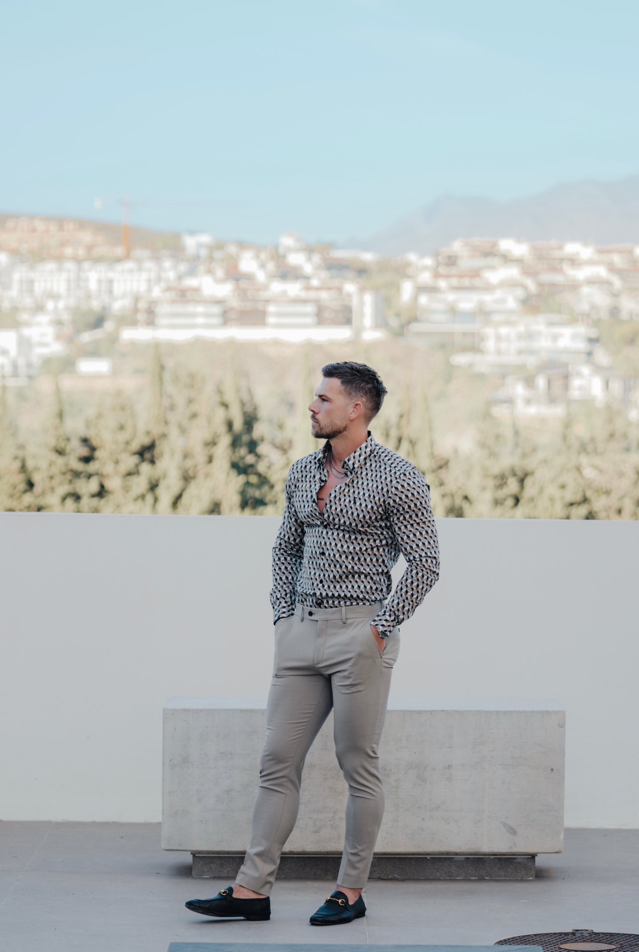 Super Slim Stretch Grey / Beige Chevron Print Long Sleeve with Button Down Collar - FS904