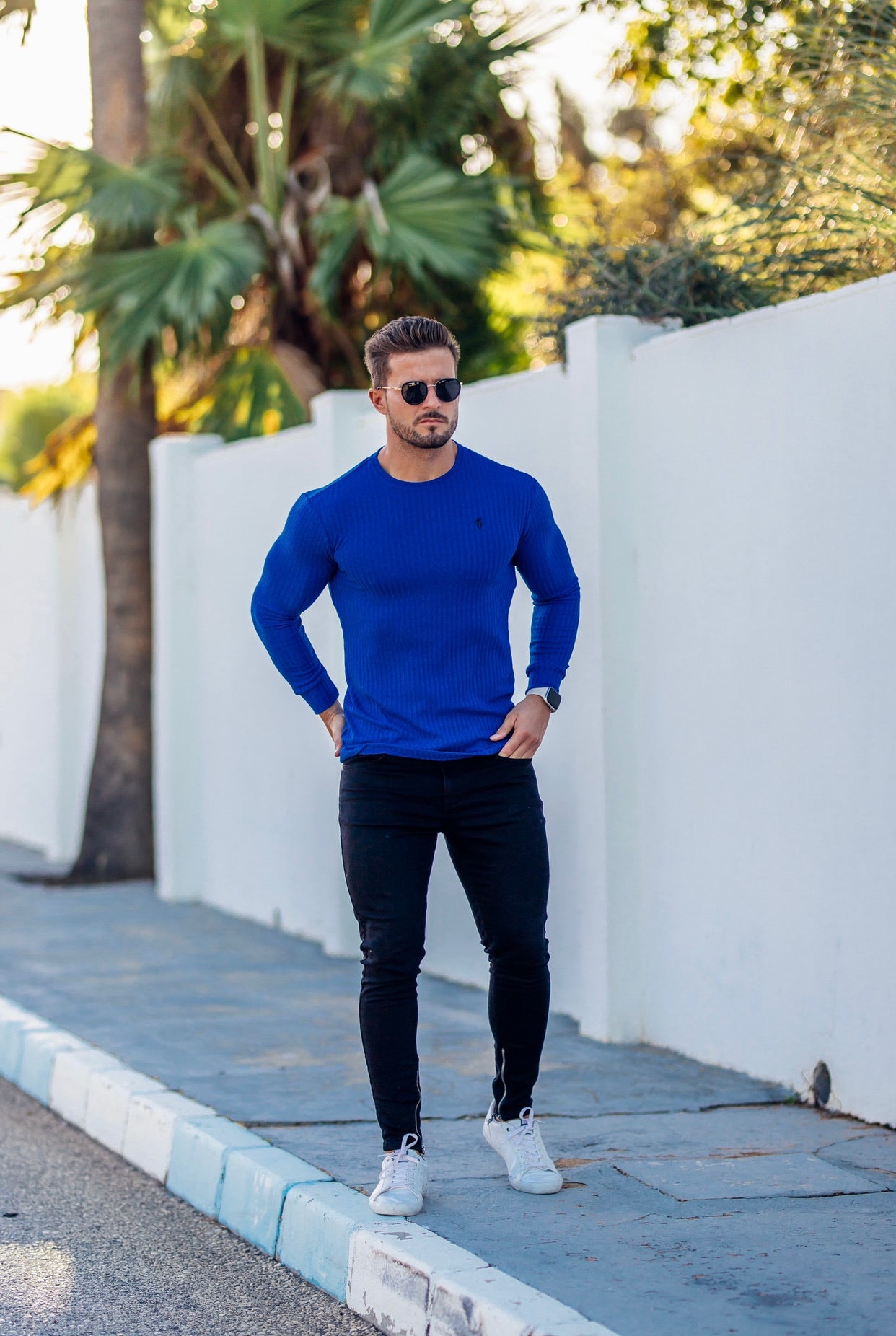 Classic Royal Blue Ribbed Knit Jumper With Black Metal Emblem - FSH596
