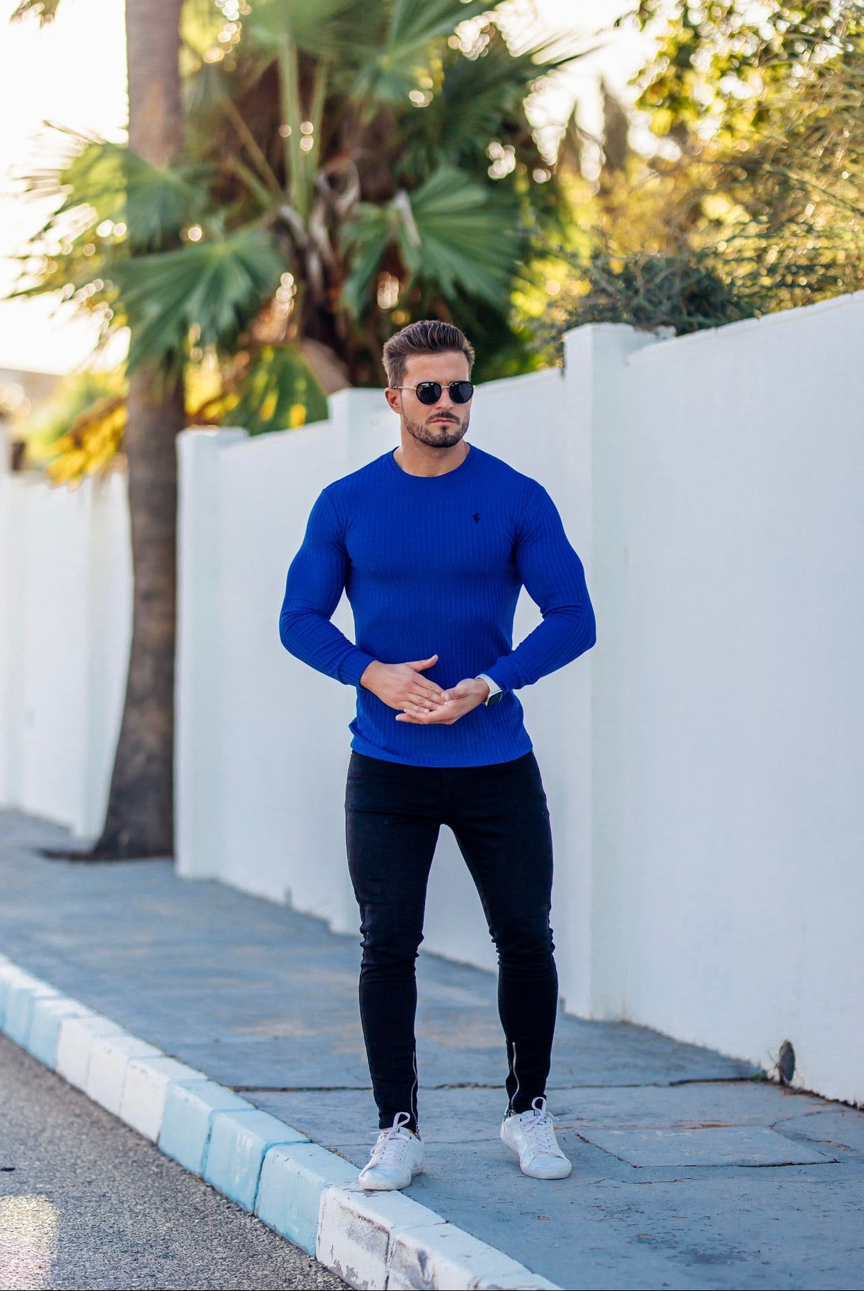 Classic Royal Blue Ribbed Knit Jumper With Black Metal Emblem - FSH596