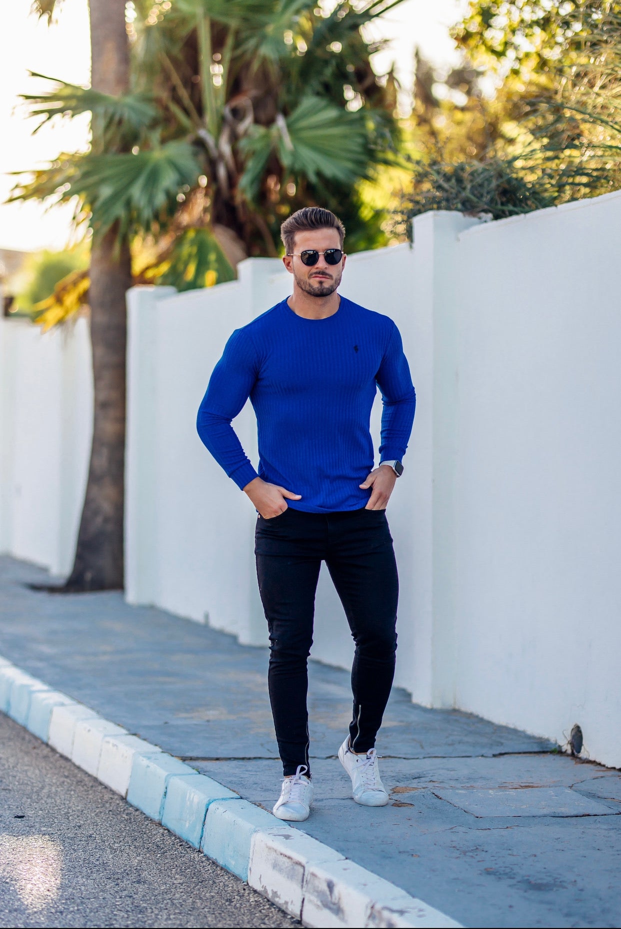 Classic Royal Blue Ribbed Knit Jumper With Black Metal Emblem - FSH596
