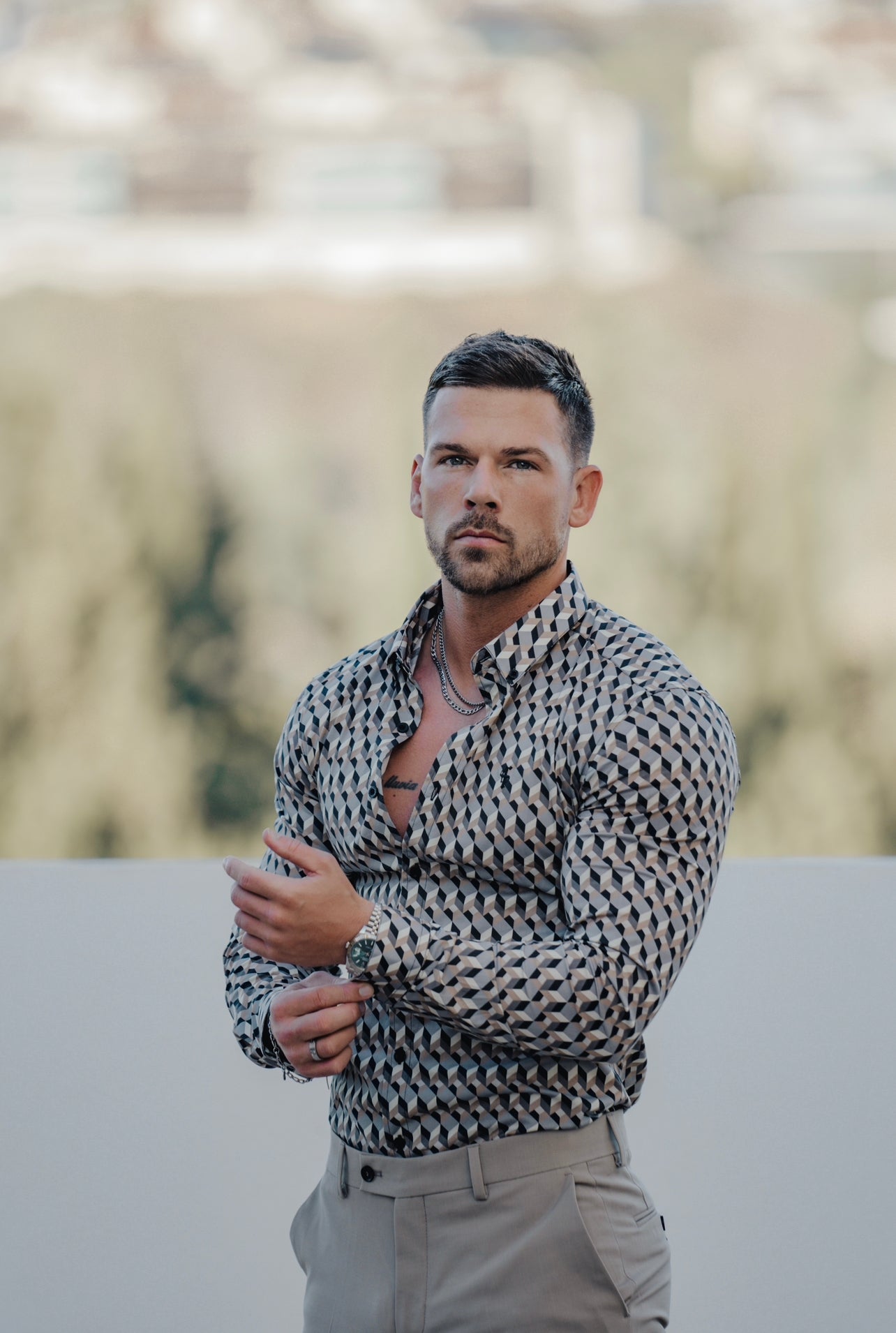 Super Slim Stretch Grey / Beige Chevron Print Long Sleeve with Button Down Collar - FS904