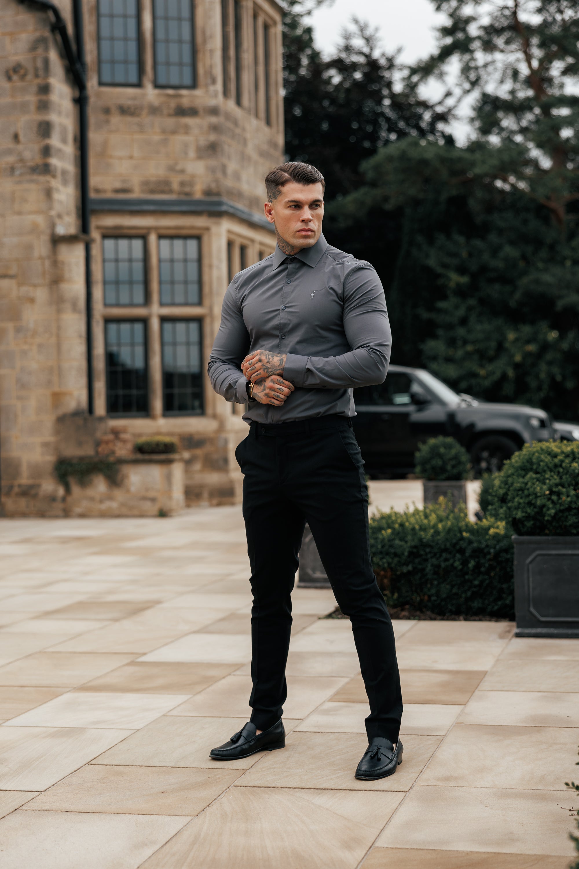 Muscle Fit Advanced Stretch Charcoal with Cutaway Collar  - FS1202