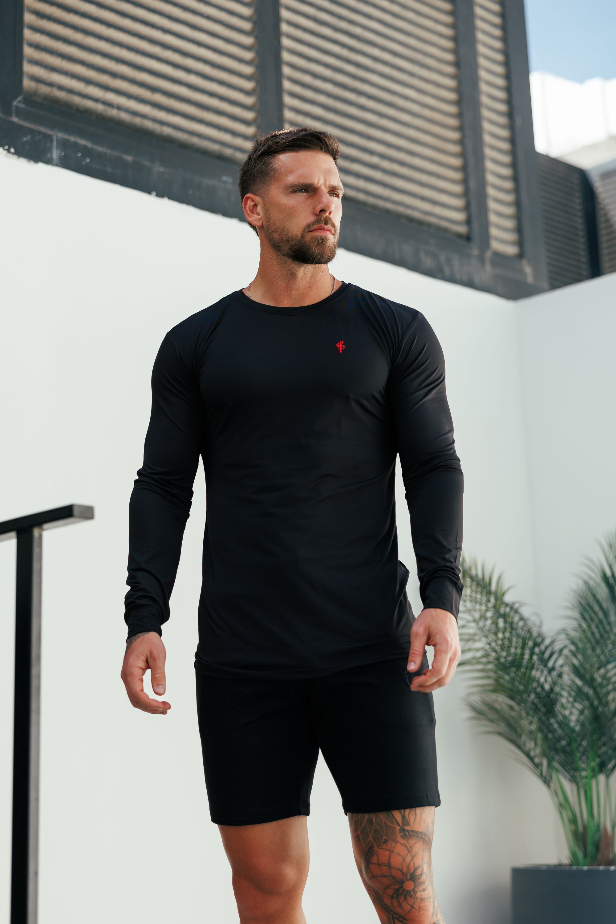 Muscle Fit Long Sleeve Black / Red Gym Crew Top - FSH1440