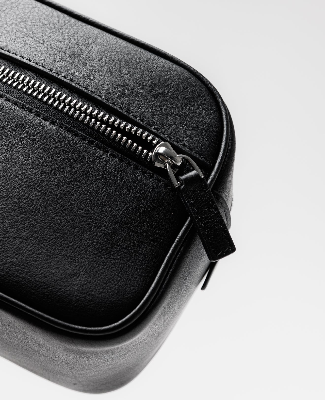 Black Leather Wash Bag - FSH1392