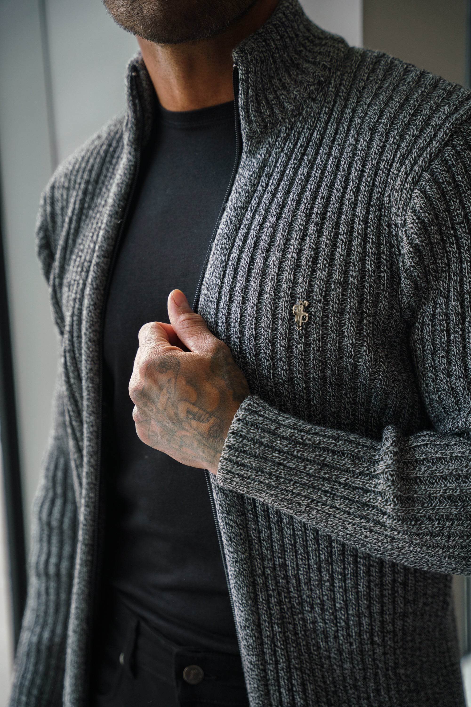 Chunky Black / White Two Tone Ribbed Zipped Cardigan - FSJ073