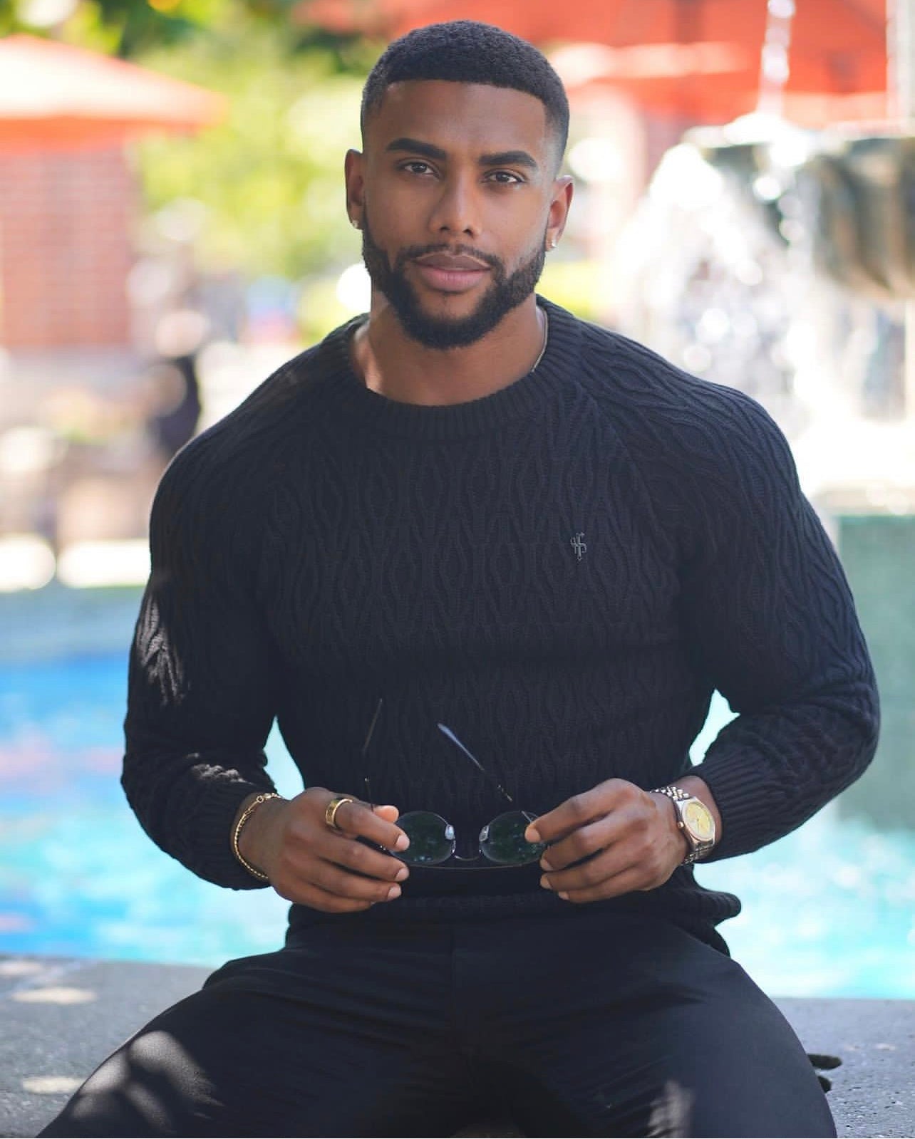 Black Knitted Elongated Diamond Crew Super Slim Raglan Jumper With Metal Decal - FSN051