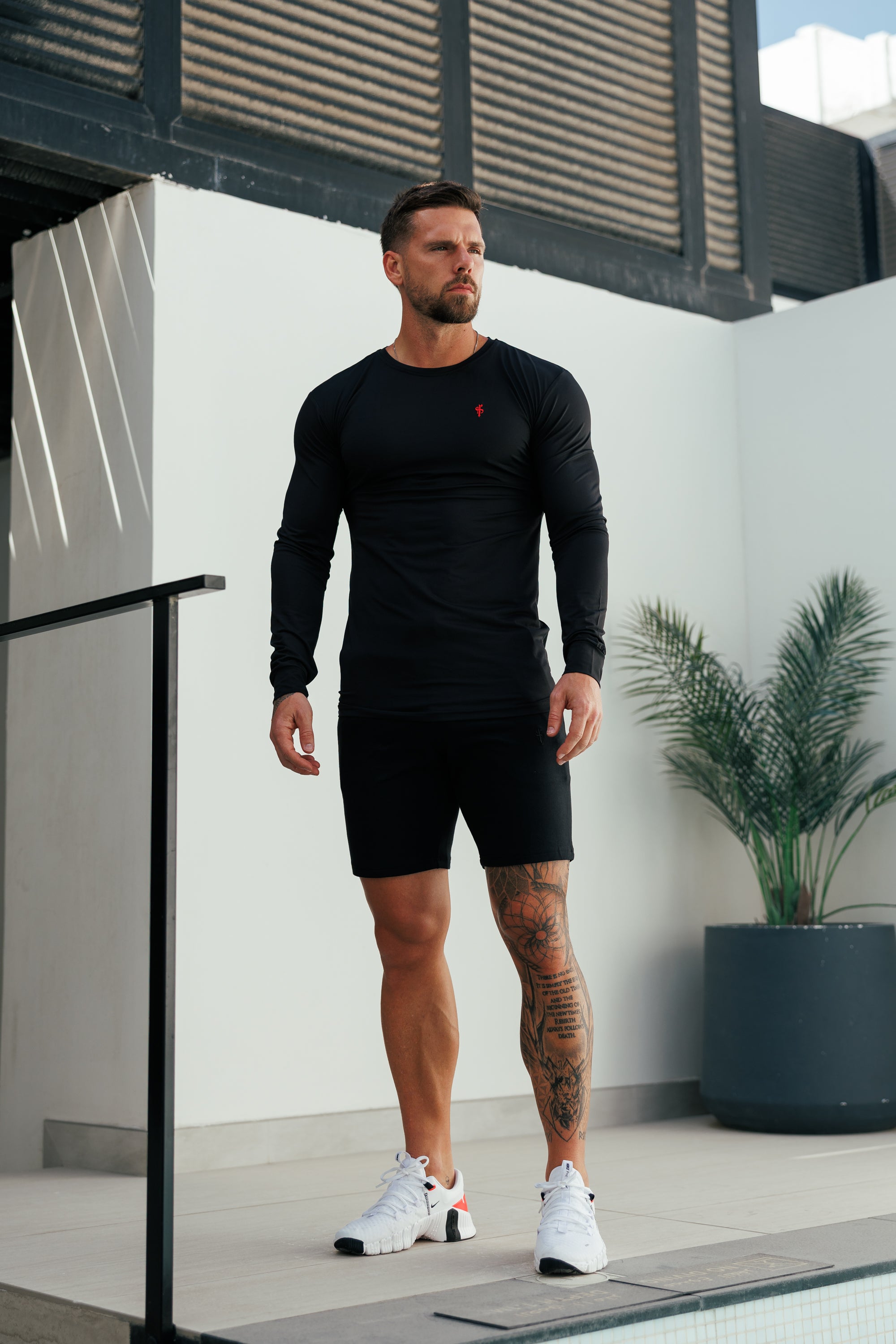 Muscle Fit Long Sleeve Black / Red Gym Crew Top - FSH1440