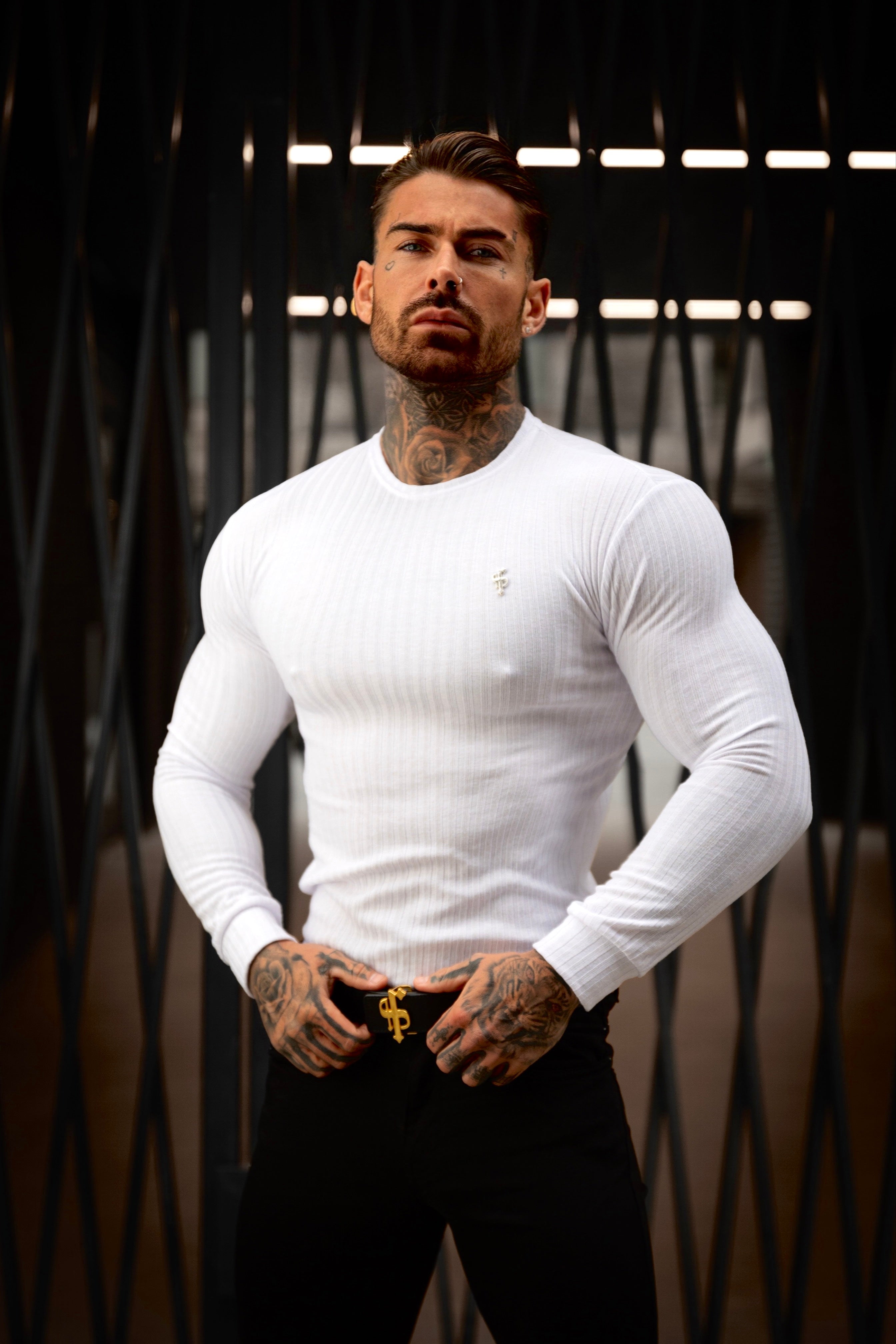 Classic White Ribbed Knit Jumper With Silver Metal Emblem - FSH943