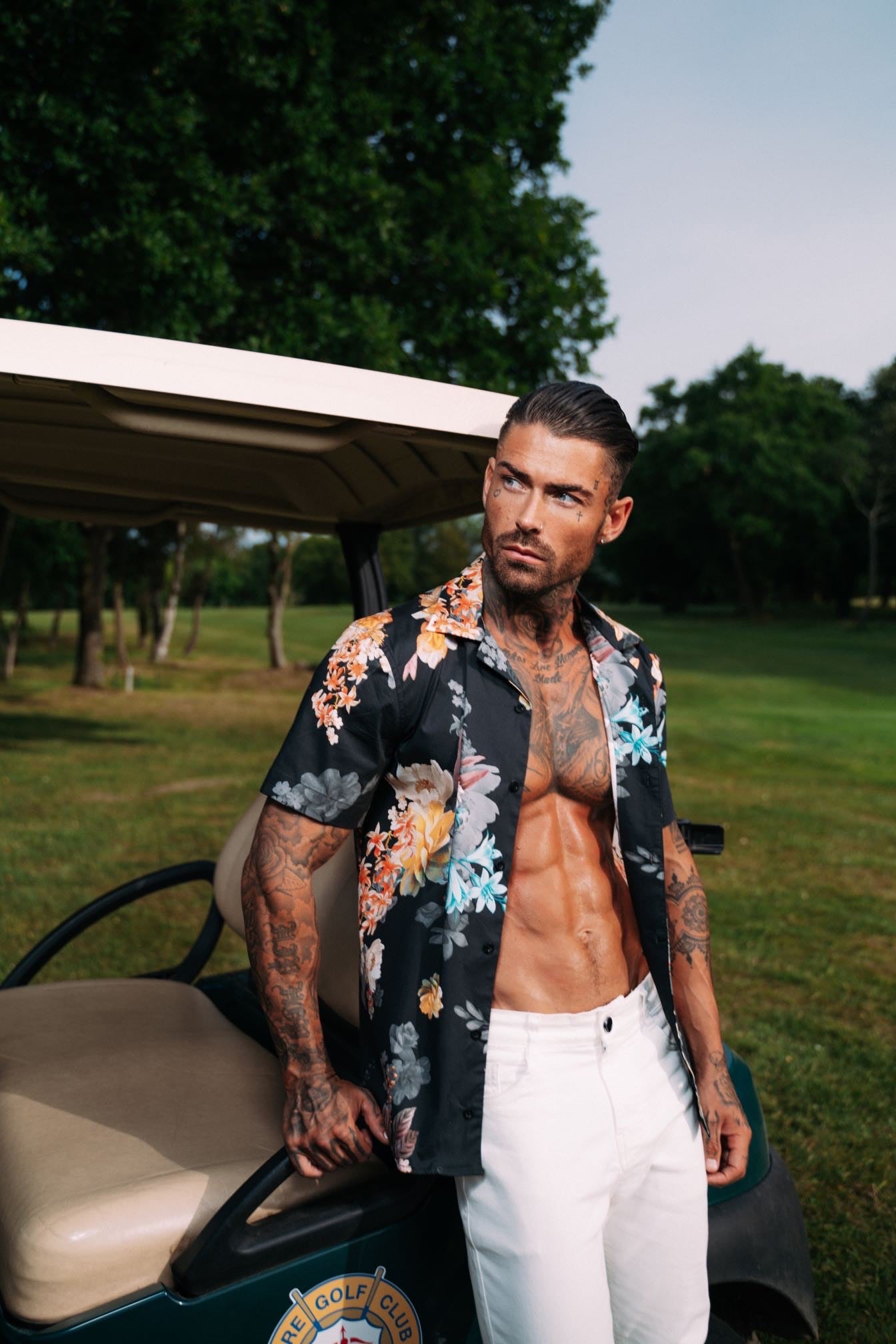 Hawaiian Boxy Black Lily Stretch Print with Revere Collar Short Sleeve - FS946