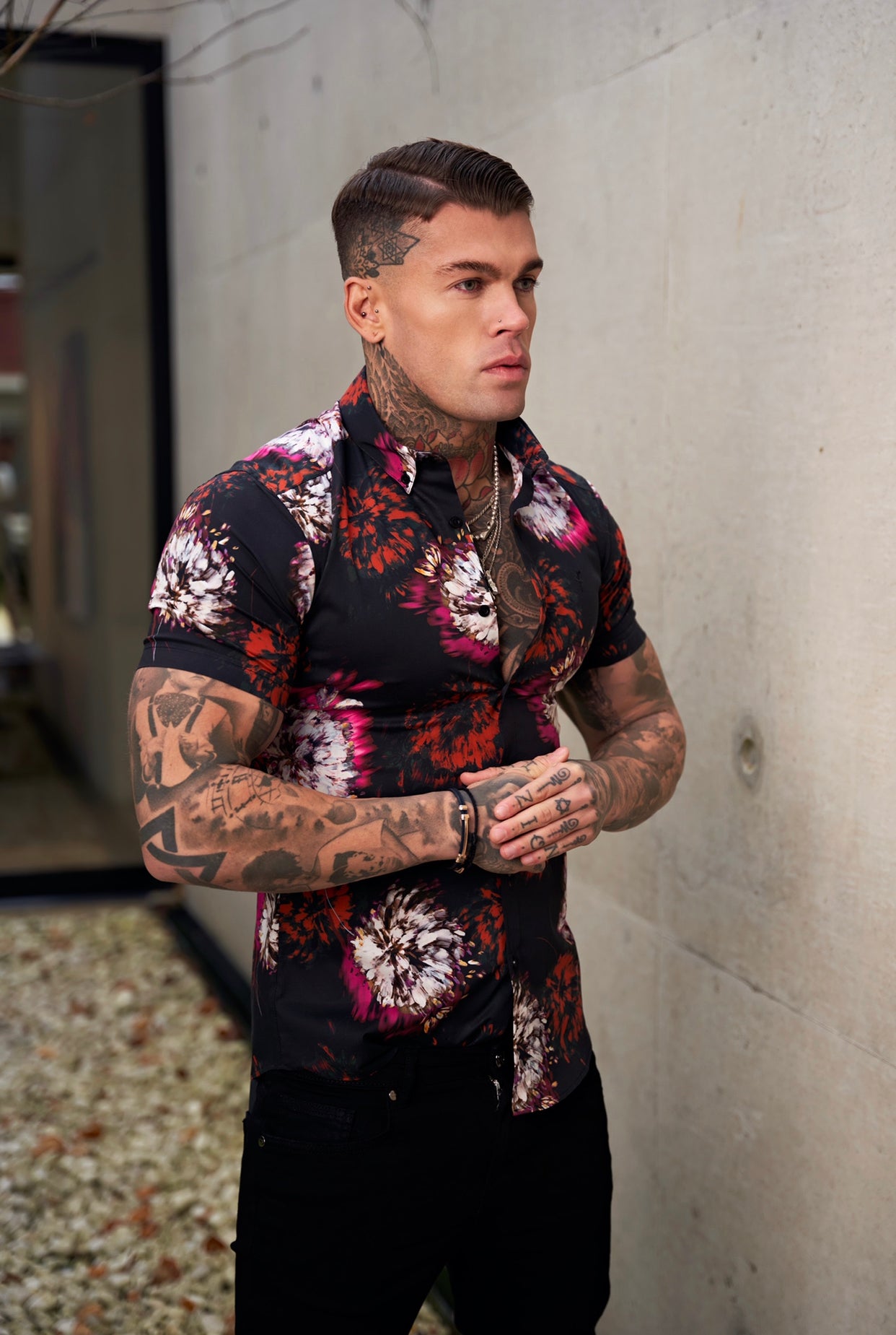 Super Slim Stretch Black with Red / Pink Blurred Flower Print Short Sleeve with Button Down Collar - FS845