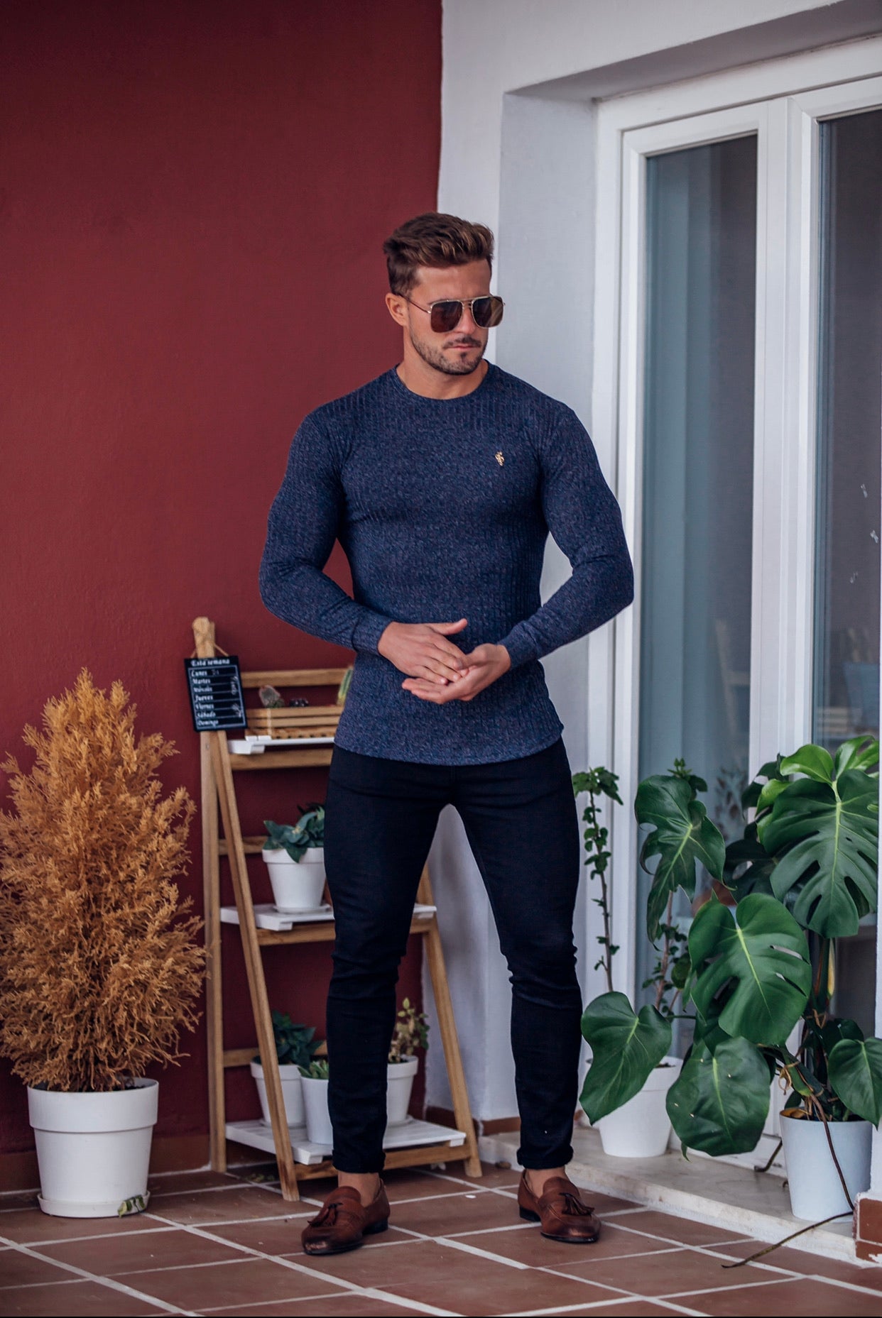 Classic Navy Ribbed Knit Jumper With Gold Emblem - FSH539