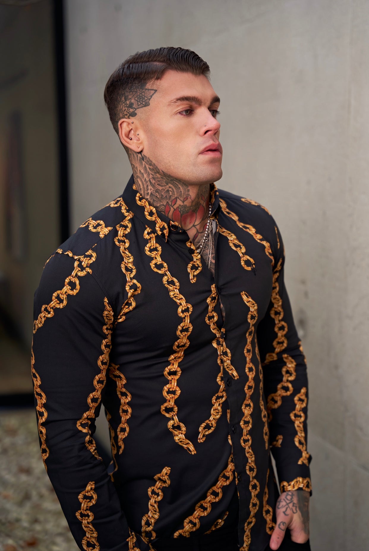 Super Slim Stretch Black / Gold Chain Print Long Sleeve with Button Down Collar - FS856