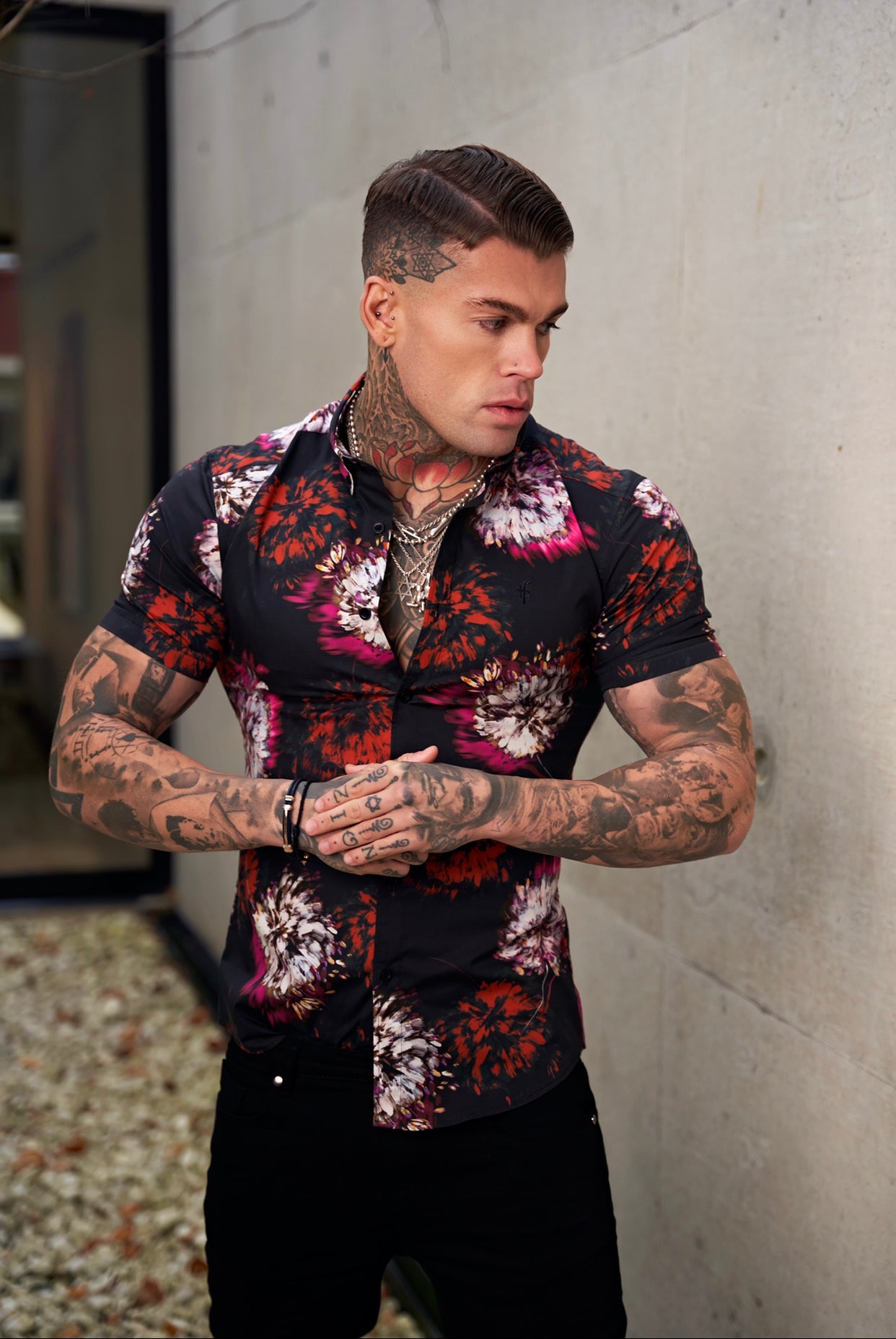 Super Slim Stretch Black with Red / Pink Blurred Flower Print Short Sleeve with Button Down Collar - FS845