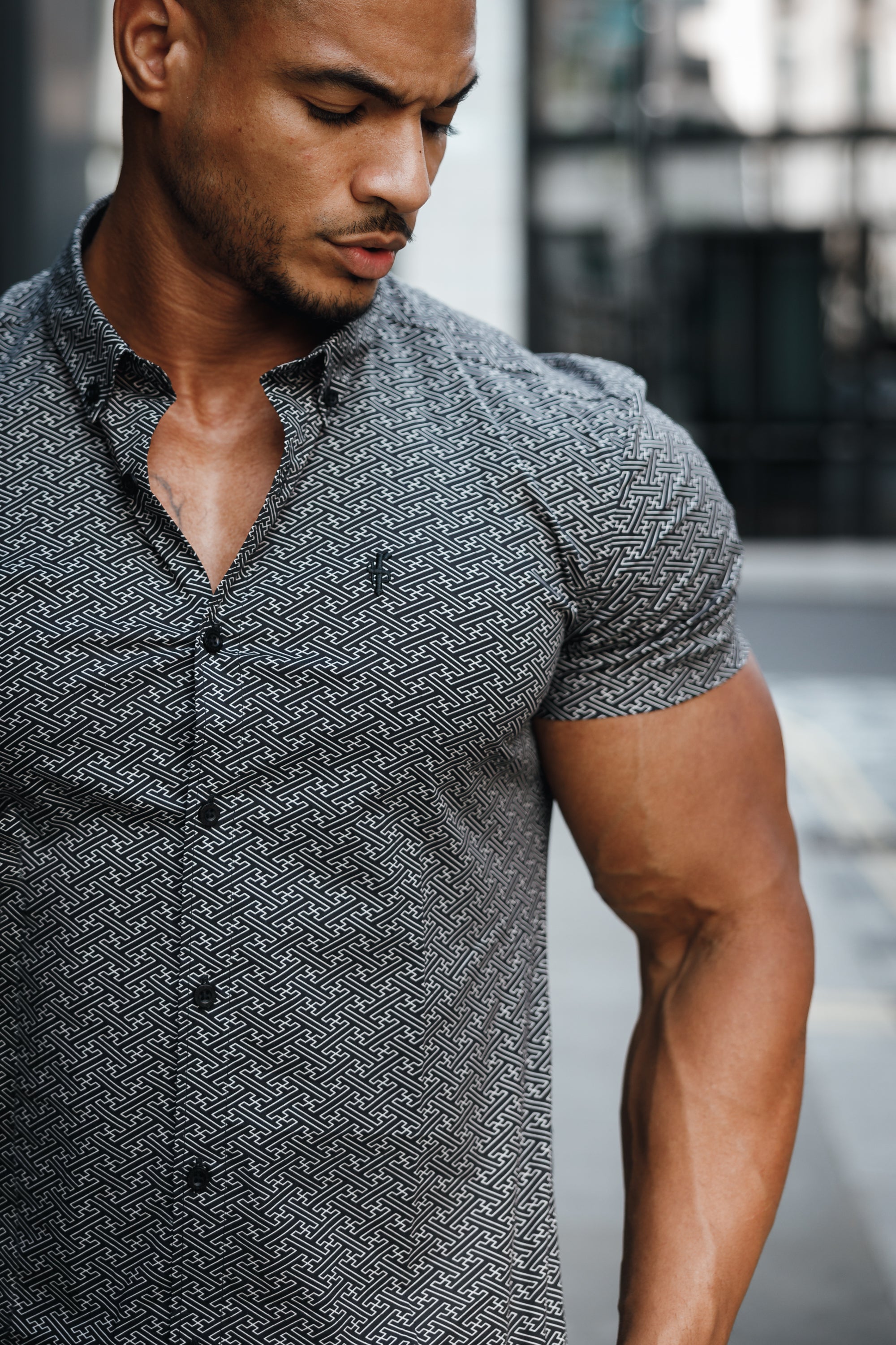 Super Slim Stretch Black and Off White Abstract Print Short Sleeve with Button Down Collar - FS798